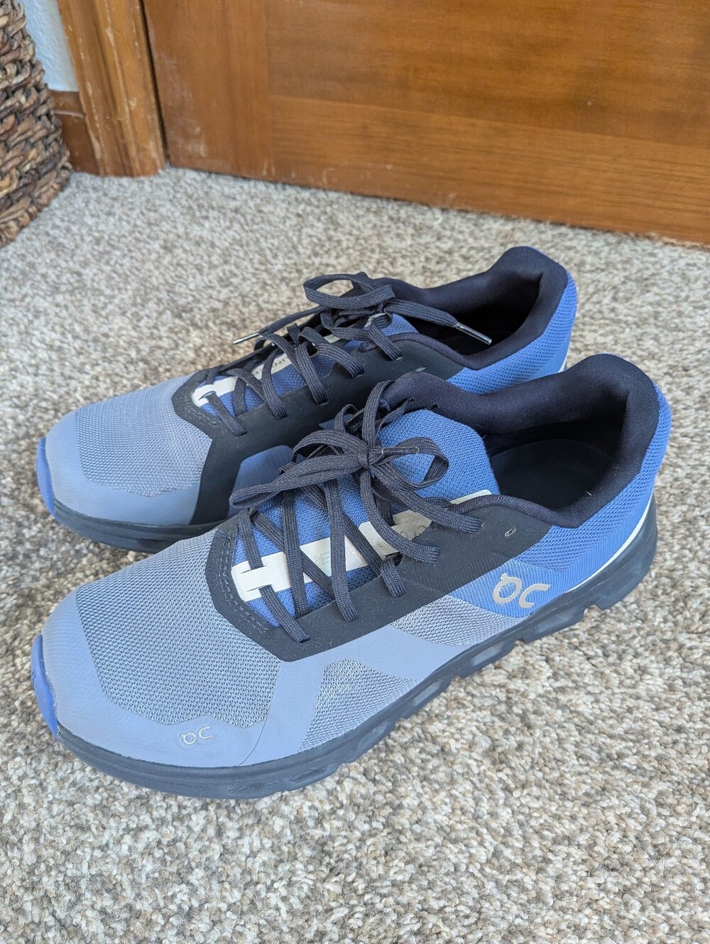 On Cloud Running Shoes In Blue And Black - Picture 2 of 5
